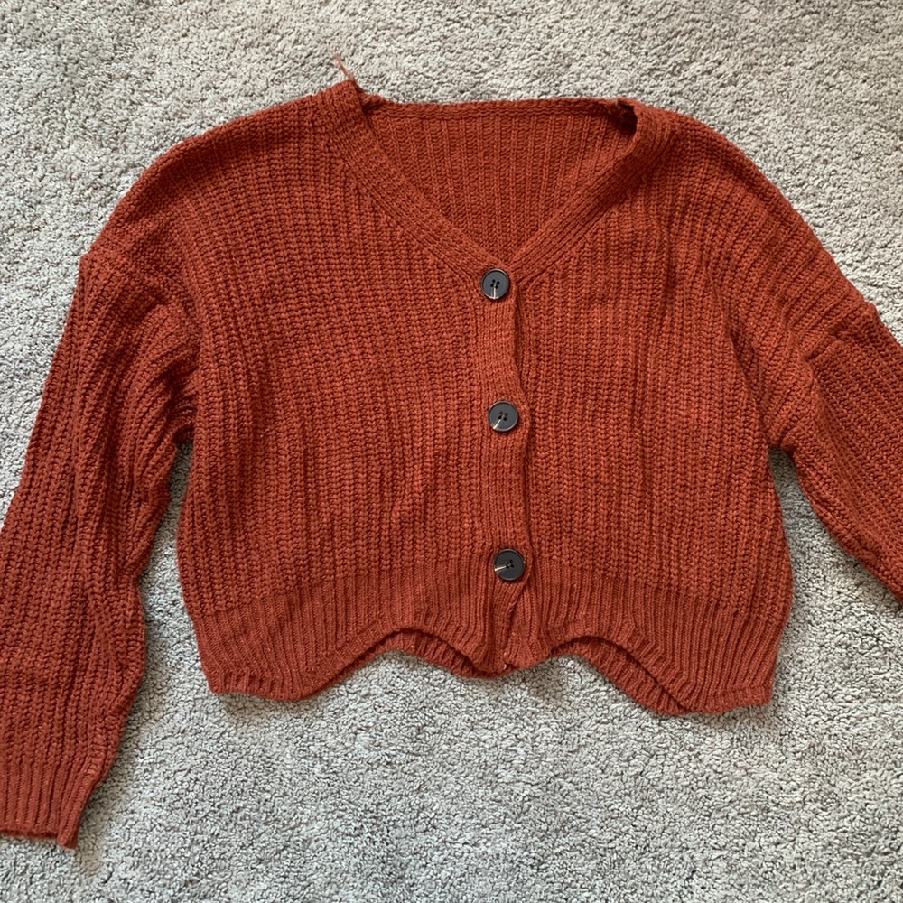 Wavy Hemmed Cropped Sweater with Buttons